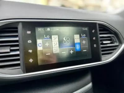 Vendo Peugeot 308 2015 - 8900 EUR, 210000 km - AUTO.MOTO.pt