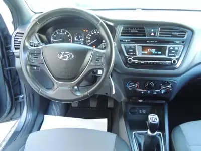 Vendo Hyundai i20 2017 - 10950 EUR, 128500 km - AUTO.MOTO.pt