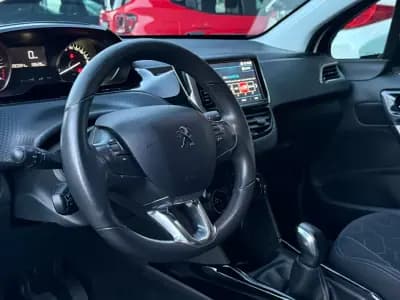 Vendo Peugeot 2008 2019 - 13250 EUR, 90000 km - AUTO.MOTO.pt