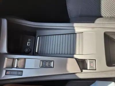 Vendo Peugeot 308 SW 2023 - 21990 EUR, 116470 km - AUTO.MOTO.pt