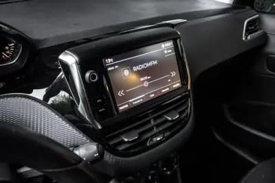 Sell Peugeot 2008 2018 - 9990 EUR, 88415 km - AUTO.MOTO.pt