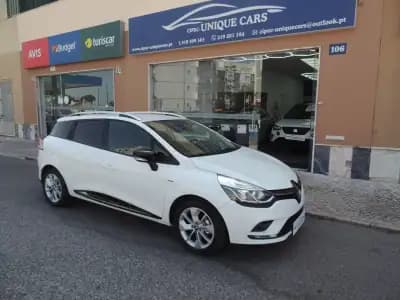 Sell Renault Clio Sport Tourer 2018 - 11950 EUR, 135500 km - AUTO.MOTO.pt