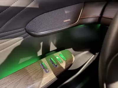 Sell 2025 - 40900 EUR, 4055 km - AUTO.MOTO.pt