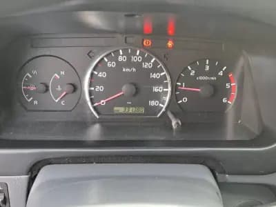 Sell Toyota HiAce 2010 - 12500 EUR, 331380 km - AUTO.MOTO.pt