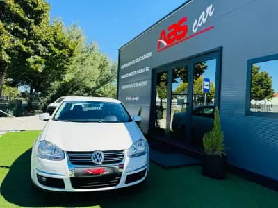 Vendo Volkswagen Jetta 2010 - 8000 EUR, 170000 km - AUTO.MOTO.pt