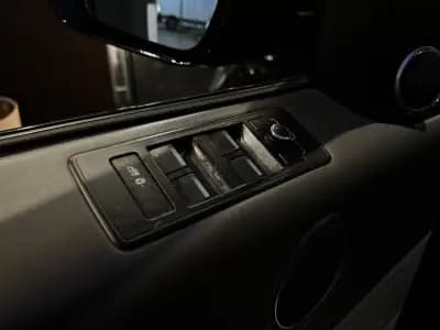 Vendo Land Rover Range Rover Sport 2015 - 34990 EUR, 186000 km - AUTO.MOTO.pt