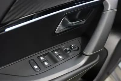 Vendo Peugeot 2008 2021 - 23900 EUR, 30000 km - AUTO.MOTO.pt