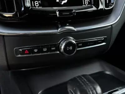 Vendo Volvo XC 60 2021 - 31990 EUR, 140750 km - AUTO.MOTO.pt