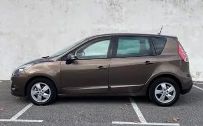 Vendo Renault Scénic 2010 - 7240 EUR, 176000 km - AUTO.MOTO.pt