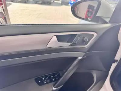 Vendo Volkswagen Golf 2016 - 12500 EUR, 228000 km - AUTO.MOTO.pt