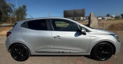 Vendo Renault Clio 2020 - 13480 EUR, 93000 km - AUTO.MOTO.pt