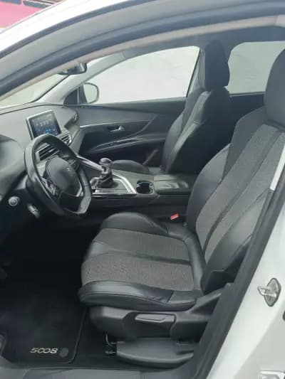 Vendo Peugeot 5008 2018 - 14990 EUR, 172200 km - AUTO.MOTO.pt