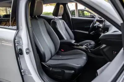 Vendo Peugeot 2008 2021 - 17990 EUR, 74657 km - AUTO.MOTO.pt