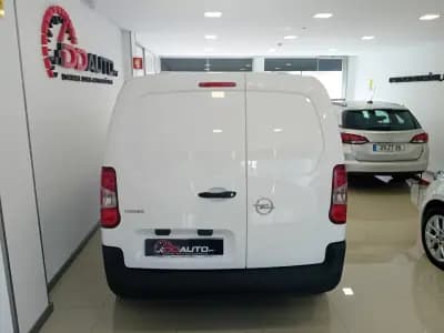 Vendo Opel Combo 2022 - 14990 EUR, 63800 km - AUTO.MOTO.pt