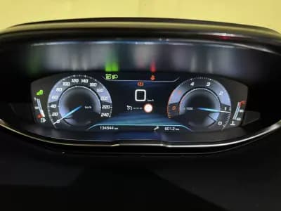 Vendo Peugeot 3008 2018 - 17500 EUR, 134944 km - AUTO.MOTO.pt