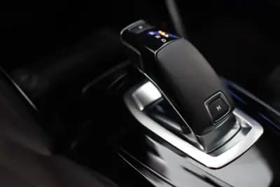 Vendo Peugeot 2008 2021 - 23900 EUR, 30000 km - AUTO.MOTO.pt