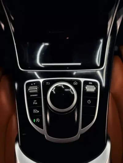 Vendo Mercedes-Benz C 300 2019 - 22750 EUR, 234000 km - AUTO.MOTO.pt