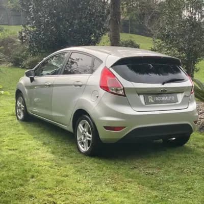 Vendo Ford Fiesta 2014 - 9990 EUR, 137000 km - AUTO.MOTO.pt