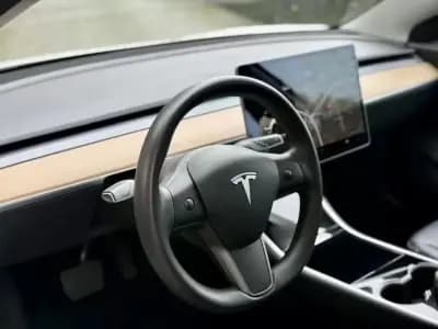 Sell Tesla Model 3 2020 - 22000 EUR, 101000 km - AUTO.MOTO.pt