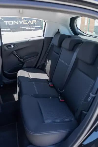 Sell Peugeot 208 2015 - 10990 EUR, 152900 km - AUTO.MOTO.pt