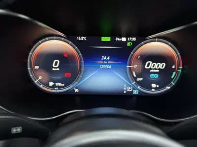 Vendo Mercedes-Benz GLC 300 2021 - 46900 EUR, 129900 km - AUTO.MOTO.pt