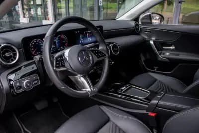 Vendo Mercedes-Benz A 250 2024 - 34990 EUR, 16557 km - AUTO.MOTO.pt