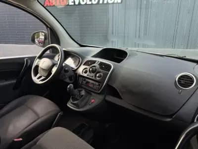 Vendo Renault Kangoo 2019 - 8456 EUR, 175000 km - AUTO.MOTO.pt