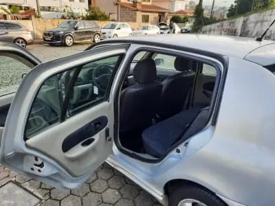 Vendo Renault Clio 2003 - 1750 EUR, 246123 km - AUTO.MOTO.pt