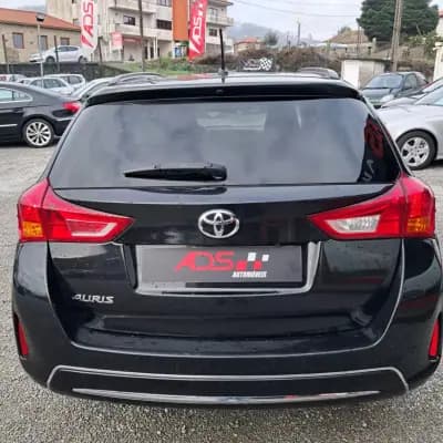 Vendo Toyota Auris Touring Sports 2015 - 11650 EUR, 173000 km - AUTO.MOTO.pt
