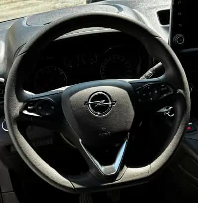 Vendo Opel Combo 2022 - 16950 EUR, 45910 km - AUTO.MOTO.pt