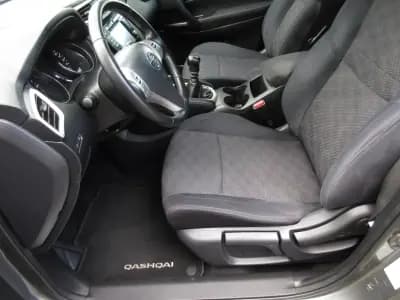 Vendo Nissan Qashqai 2015 - 13490 EUR, 216000 km - AUTO.MOTO.pt
