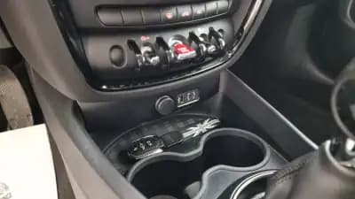 Vendo MINI Clubman 2018 - 12750 EUR, 286464 km - AUTO.MOTO.pt