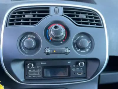 Vendo Renault Kangoo 2018 - 14500 EUR, 101052 km - AUTO.MOTO.pt