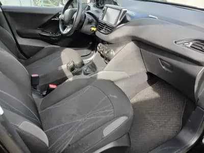 Sell Peugeot 208 2015 - 7450 EUR, 100037 km - AUTO.MOTO.pt