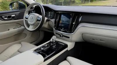 Sell Volvo V60 2020 - 26500 EUR, 129000 km - AUTO.MOTO.pt