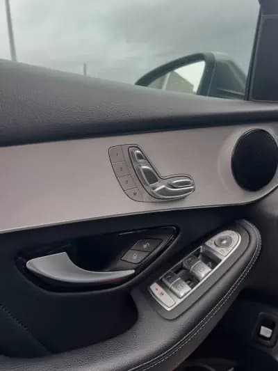 Vendo Mercedes-Benz GLC 250 2018 - 47000 EUR, 53761 km - AUTO.MOTO.pt