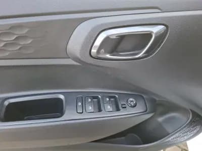 Vendo Hyundai i10 2023 - 14750 EUR, 61600 km - AUTO.MOTO.pt