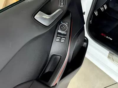Vendo Ford Fiesta 2018 - 12500 EUR, 146800 km - AUTO.MOTO.pt