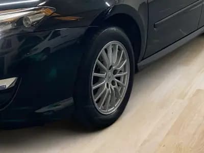 Vendo Renault Laguna 2011 - 5950 EUR, 215000 km - AUTO.MOTO.pt