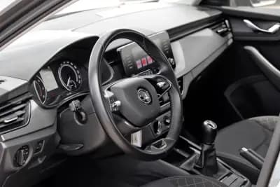 Vendo Skoda Kamiq 2023 - 17900 EUR, 77340 km - AUTO.MOTO.pt