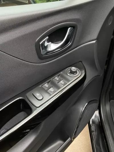 Sell Renault Captur 2014 - 10750 EUR, 114000 km - AUTO.MOTO.pt