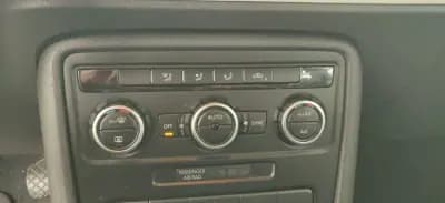 Vendo Volkswagen New Beetle 2015 - 14950 EUR, 156200 km - AUTO.MOTO.pt