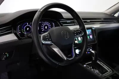 Vendo Volkswagen Passat Variant 2021 - 25990 EUR, 70682 km - AUTO.MOTO.pt