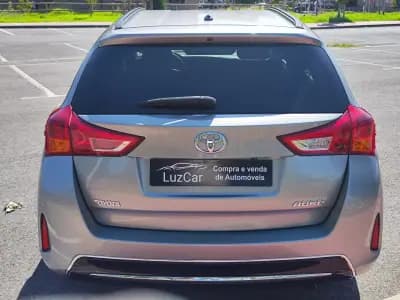 Vendo Toyota Auris Touring Sports 2015 - 12980 EUR, 229000 km - AUTO.MOTO.pt