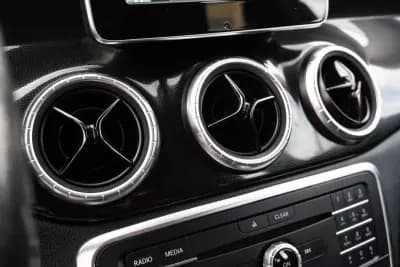 Vendo Mercedes-Benz CLA 180 2015 - 15900 EUR, 242000 km - AUTO.MOTO.pt