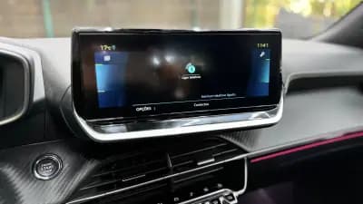 Vendo Peugeot e-2008 2022 - 21900 EUR, 67769 km - AUTO.MOTO.pt