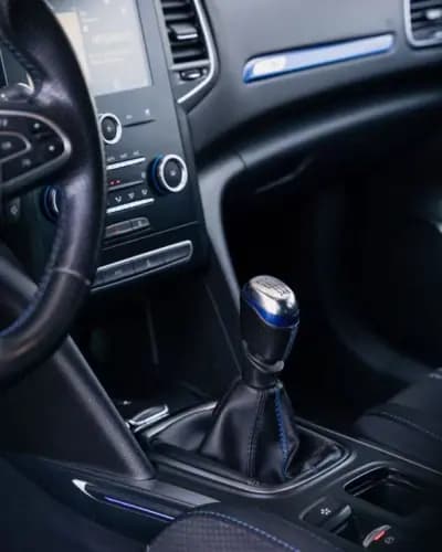 Sell Renault Mégane Sport Tourer 2018 - 15990 EUR, 126740 km - AUTO.MOTO.pt