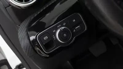 Vendo Mercedes-Benz A 250e Limousine 2021 - 25900 EUR, 102000 km - AUTO.MOTO.pt