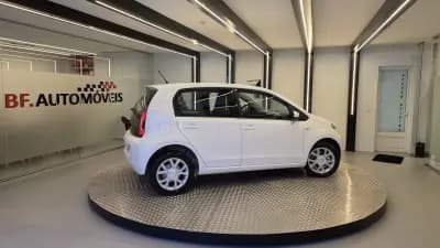 Vendo Volkswagen Cross Up! 2013 - 7750 EUR, 154338 km - AUTO.MOTO.pt