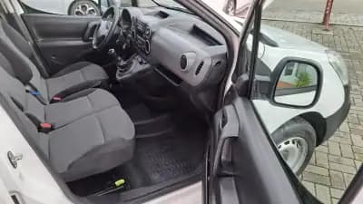 Vendo Peugeot Partner 2018 - 9900 EUR, 250472 km - AUTO.MOTO.pt